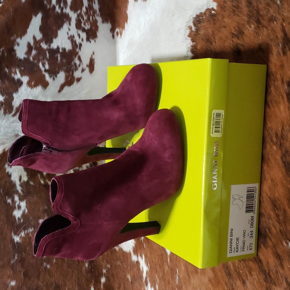 Gianni Bini ankle booties